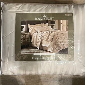 Royal Velvet Reversible Comforter Set
